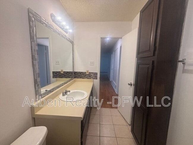 Building Photo - 1510 Blackwell Dr