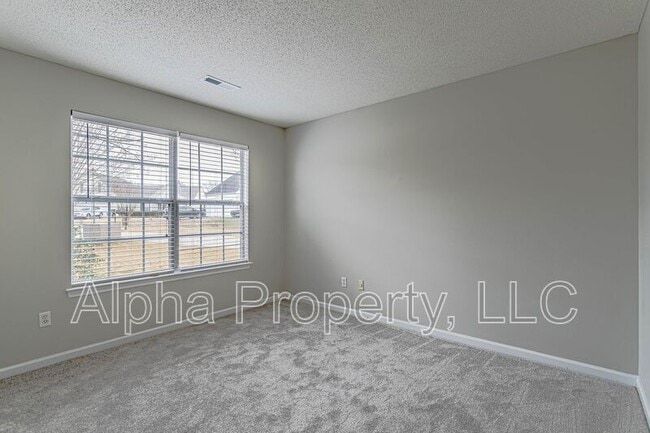 Building Photo - 4 Buzzell Ct