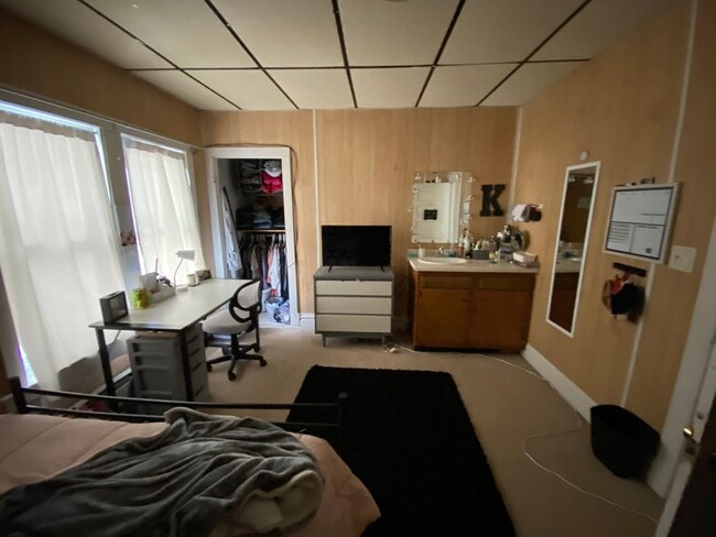 Building Photo - 1204 Kenwood Ave