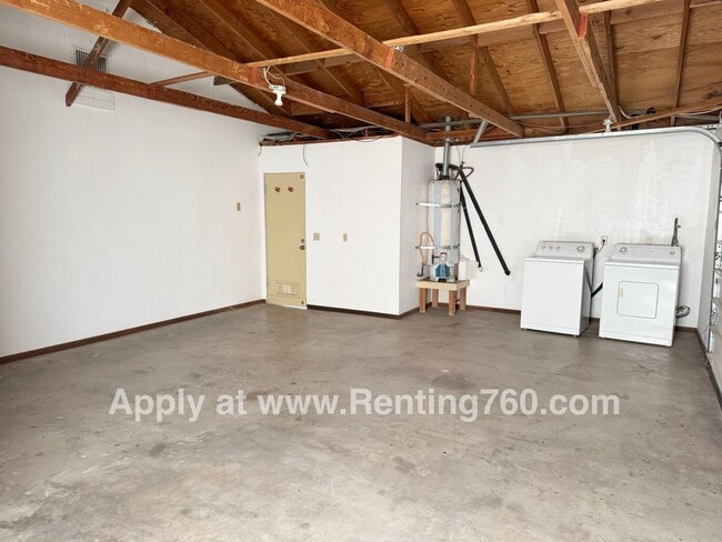 Building Photo - Spacious and Clean 2 bed Home In Joshua Tree