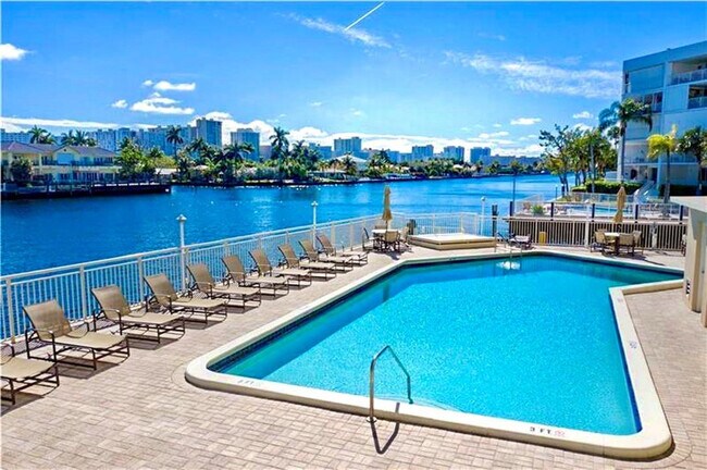 Building Photo - 3100 NE 48th St