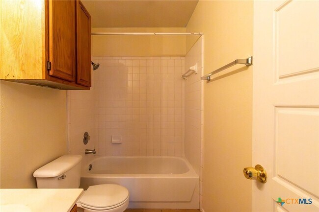 Building Photo - 1601 Benttree Dr