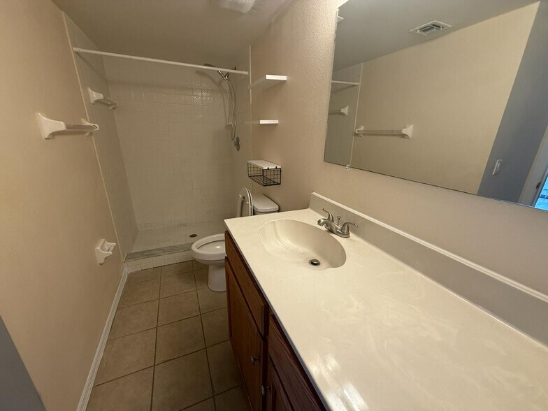 Building Photo - 8144 Fairways Cir