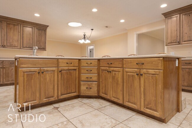 Building Photo - Spacious 4 Bedroom, 3 Bathroom Home for Rent