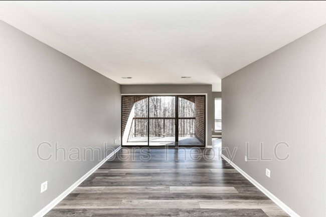 Building Photo - 11220 Chestnut Grove Square