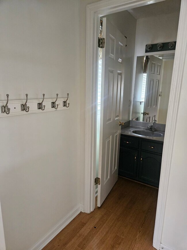 Building Photo - Available Now! MOVE IN SPECIAL HALF OFF FI...