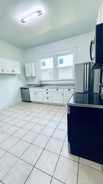 Kitchen area - 411 Ebenezer Ave