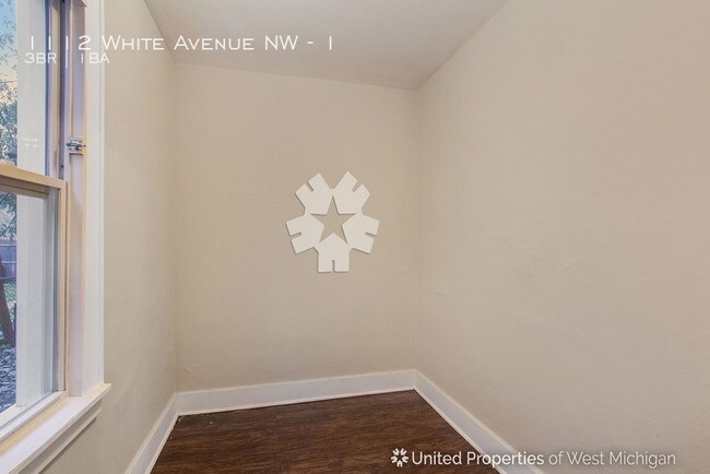 Building Photo - 1112 White Ave NW