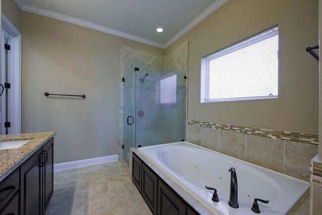 Building Photo - 106 Bella Luce