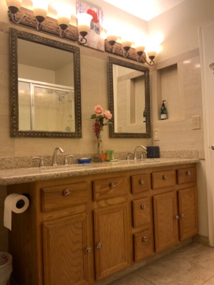 Building Photo - 6405 Blue Blossom Dr