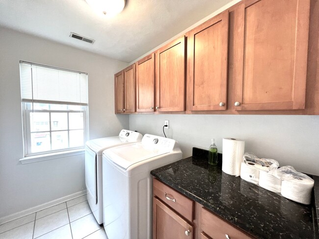 Building Photo - 4 bedroom home in Oceanview, Norfolk