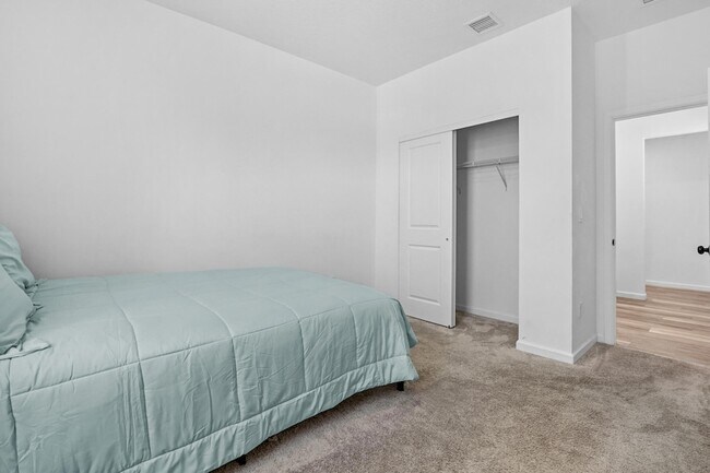 Building Photo - 1826 Lake Cove Dr