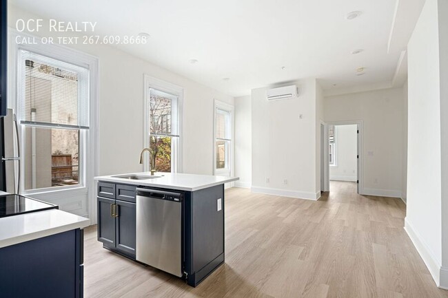 Building Photo - Modern Renovated Fairmount One Bedroom Apa...