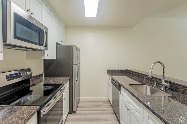 3BR, 2.5BA - 1390 - 20 McAker