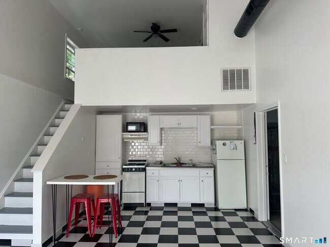 Building Photo - 379 Derby Ave