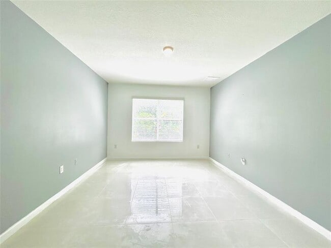 Building Photo - 518 SW Natalie Terrace