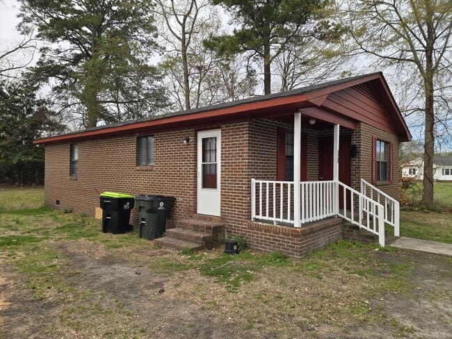 Building Photo - 301 N Broad St