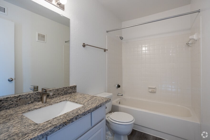 1BR, 1BA - 680SF - 7100 Almeda