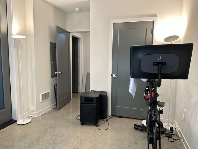 Building Photo - Centrally Located Capitol Hill 2-Bedroom with Rooftop Deck and Parking - Pet-Friendly!