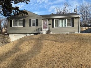 Building Photo - 711 S 68th Ave