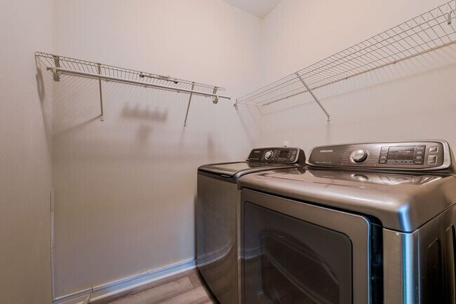 Building Photo - 3890 Cherry Ridge Walk