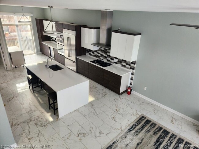 Building Photo - 35 Adelaide St