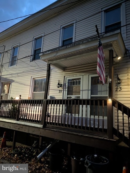 Primary Photo - 17 Pine St