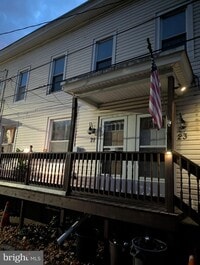 Building Photo - 17 Pine St