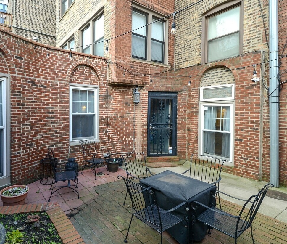 Building Photo - 646 W Bittersweet Pl