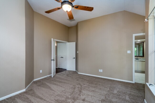 Building Photo - 66 Lakeridge Ct