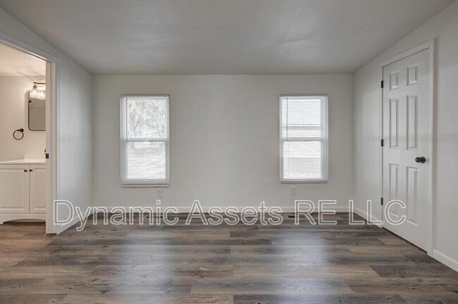 Building Photo - 705 N Cayuga St