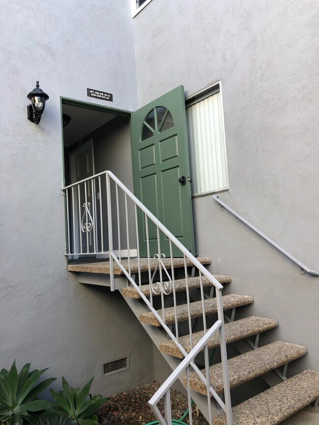 Building Photo - 11007 Palms Blvd