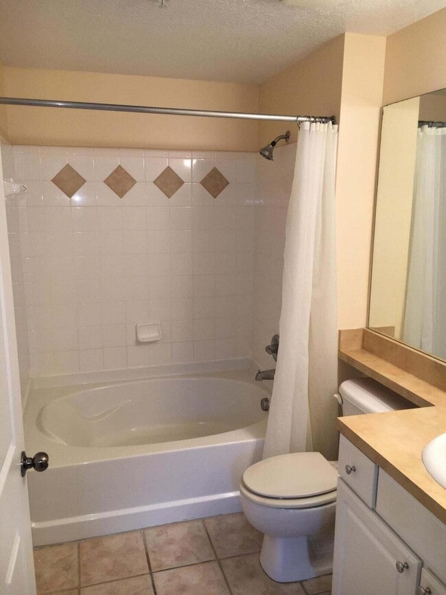 Building Photo - 2308 Myrtlewood Cir E