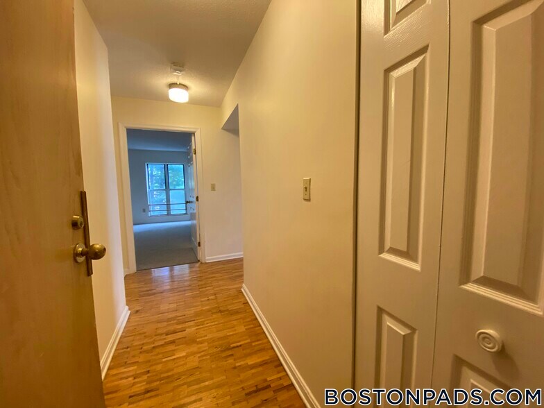 Building Photo - 345 Franklin St