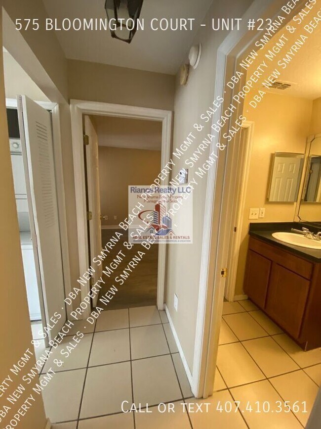 Building Photo - 575 Bloomington Ct