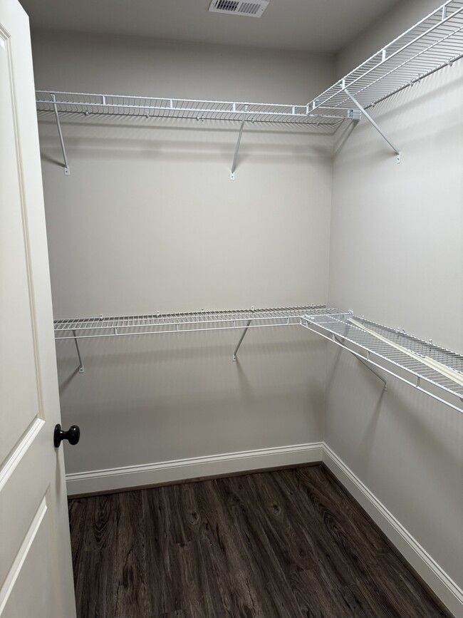 Building Photo - 4419 Lennox Pl