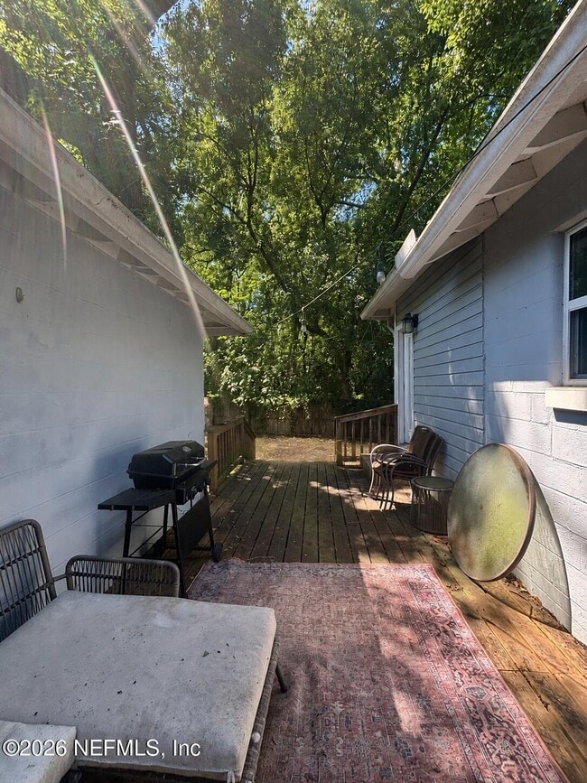 Building Photo - 2844 Cherokee Cir S