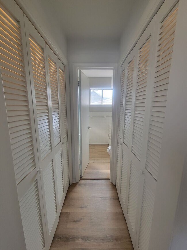 Building Photo - Make Midtown living your own!