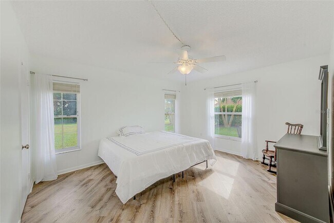 Building Photo - 10215 Regal Dr