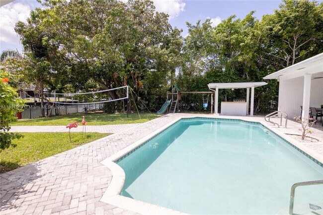 Building Photo - 413 Tamarind Dr