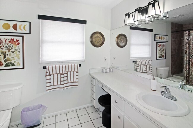 Building Photo - Venice East Annual House for Rent