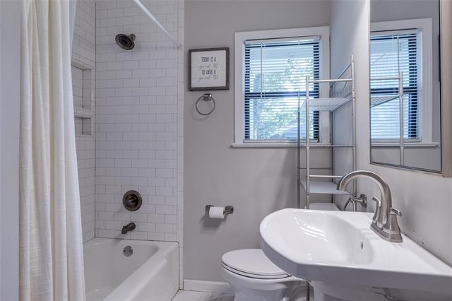 Building Photo - 540 Aqua Dr