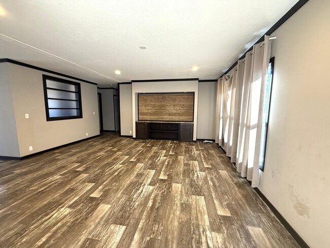 Building Photo - 3 bed 2 bath Mountain Living home!