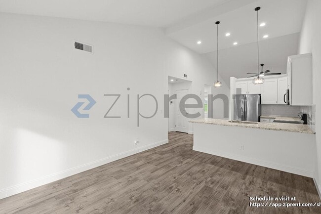 Building Photo - 106 Village Ct