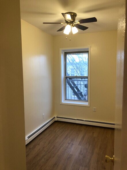 Building Photo - 214 48th St