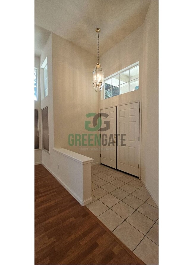 Building Photo - Beautiful 4 Bedroom, 3 Bathroom Home in Tr...