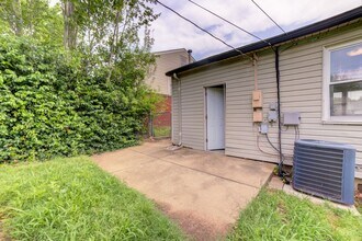 Building Photo - Charming 3 Bedroom 1 Bath near Route 66!