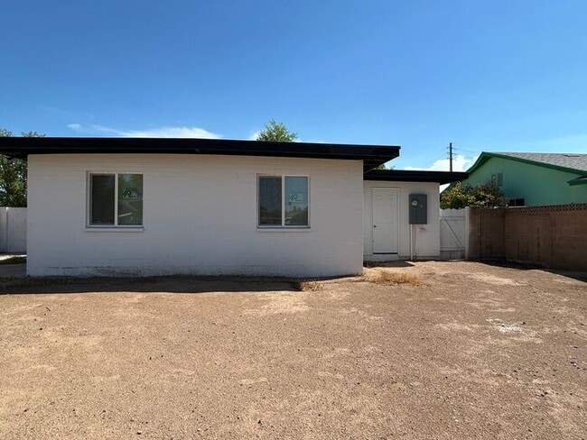 Building Photo - 1254 W Manhatton Dr