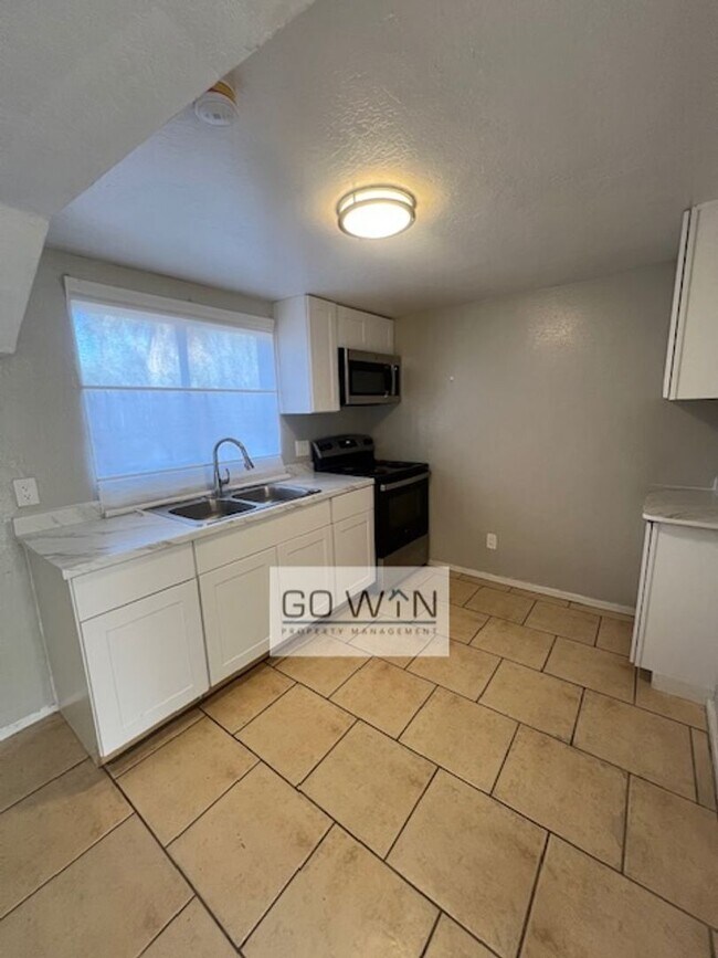 Building Photo - 1836 E Harvard St