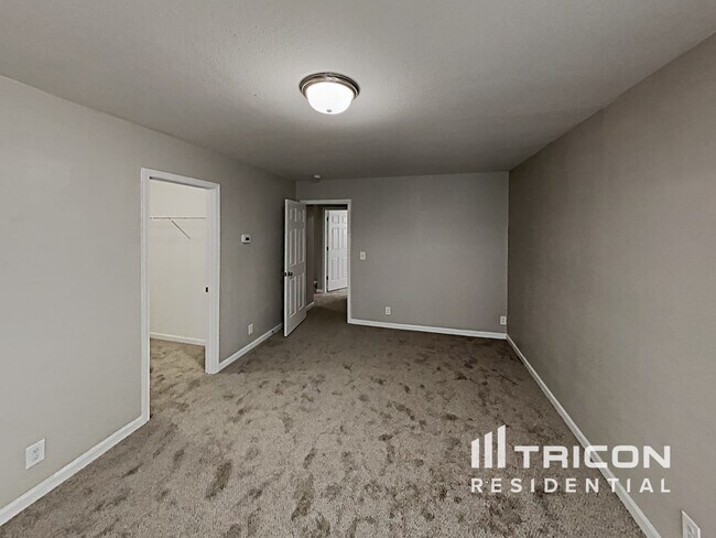Building Photo - 306 Walnut Crossing Dr